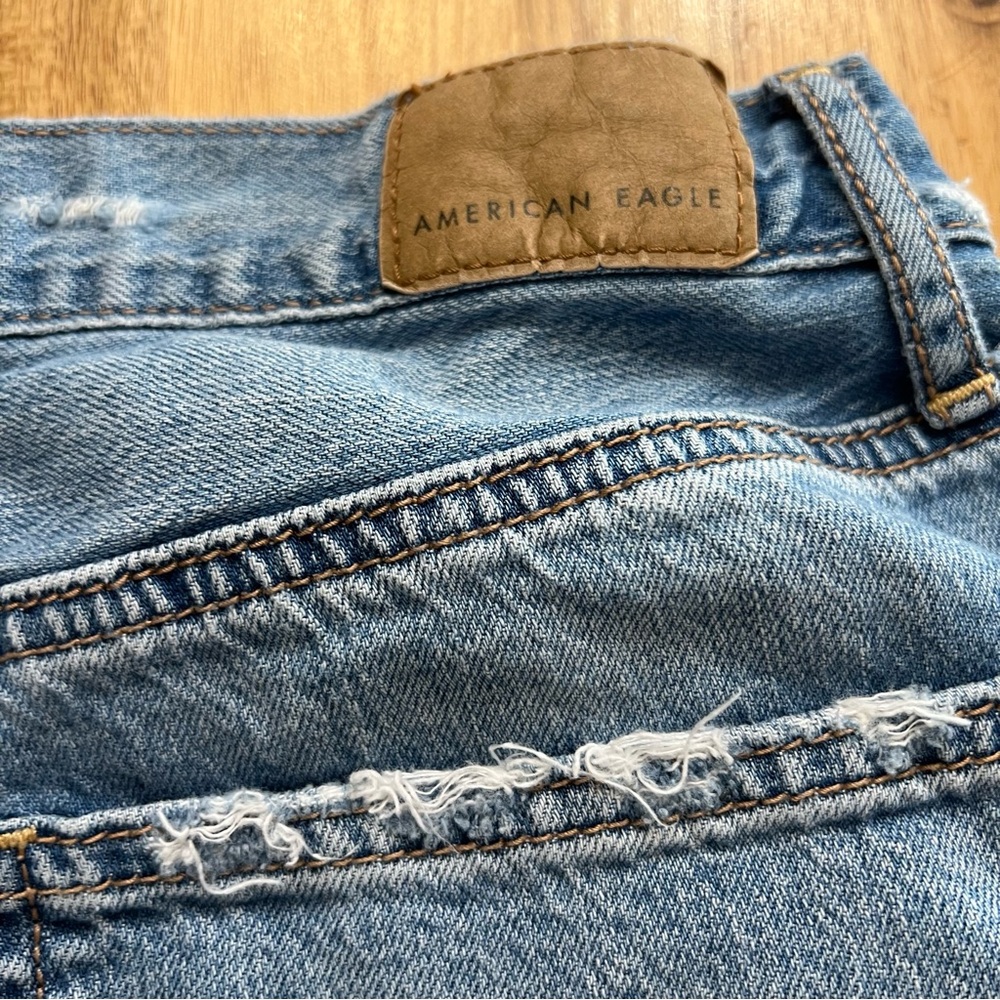 American Eagle Boyfriend Distressed Denim Shorts Size 0 - Picture 4 of 6